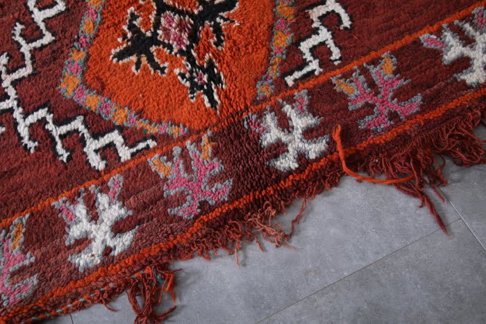 MOROCCAN VINTAGE RUG 7 X 11 FEET