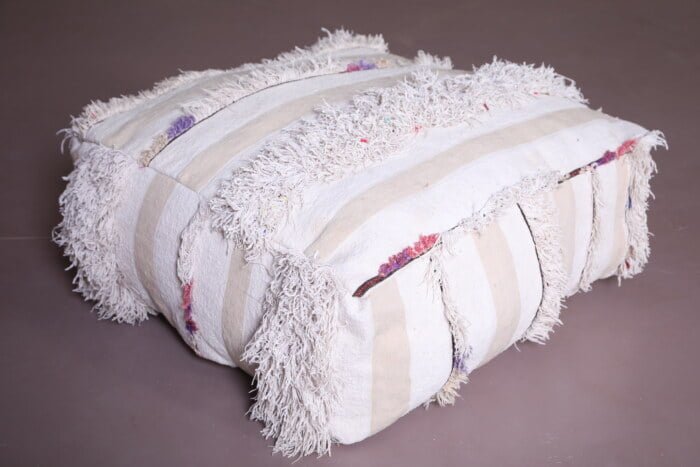 White moroccan pouf 24’’ X 24” X 7.8’’