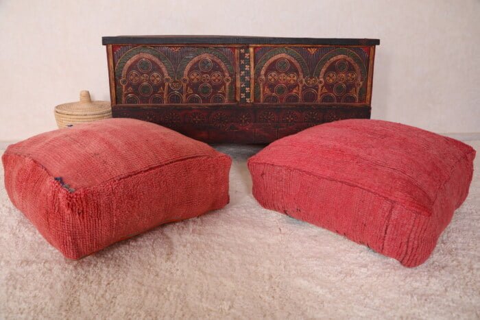 Vintage moroccan pouf 24’’ X 24” X 7.8’’