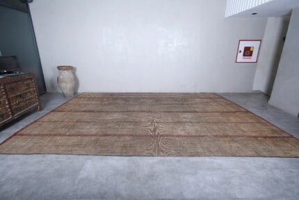 TUAREG RUG 10 X 15.8 FEET