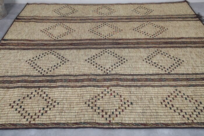 TUAREG RUG 6.9 X 8.3 FEET