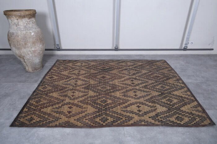 TUAREG RUG 5.4 X 6.9 FEET