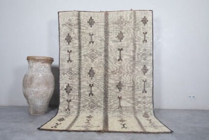 TUAREG RUG 4.9 X 8.4 FEET