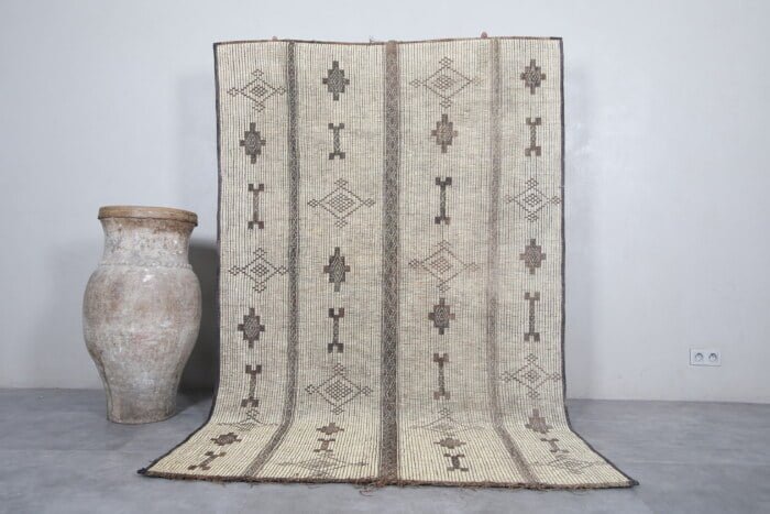 TUAREG RUG 4.9 X 8.4 FEET