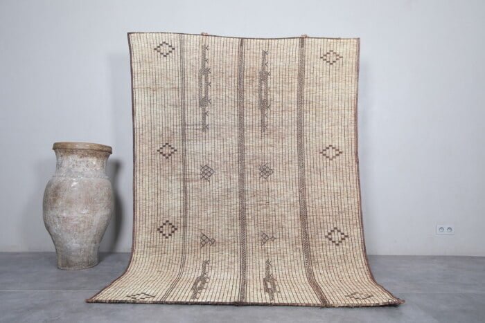 TUAREG RUG 5.6 X 8 FEET