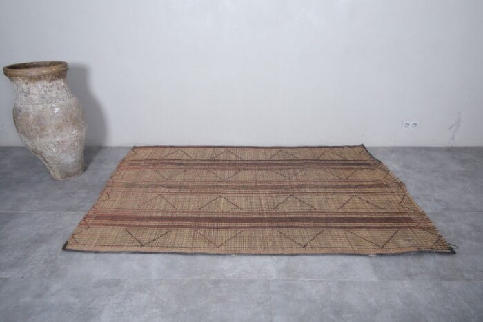 TUAREG RUG 4.9 X 8 FEET