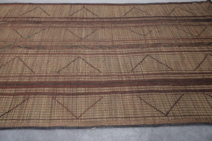 TUAREG RUG 4.9 X 8 FEET